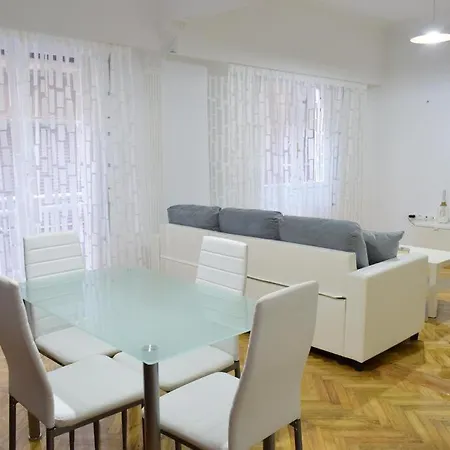 Beautiful Renovated Flat In Apartmán *